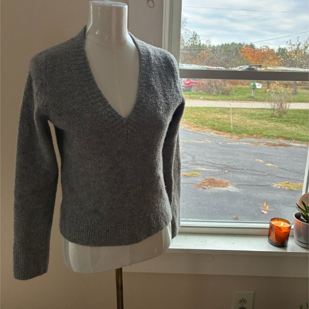Everlane Grey Wool Blend V-Neck Sweater